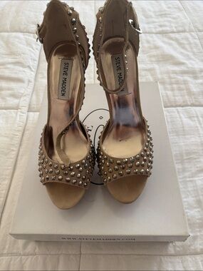 Steve Madden Tan Studded Peep-Toe Platform Heels